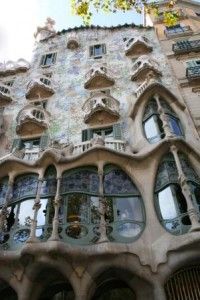 Antoni Gaudí , visionary architect during Barcelona’s modernista 