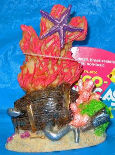 PPRR622 Treasure Chest with Eel Aquarium Ornament