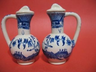 Vintage Blue Willow OIL & VINEGAR CRUETS w/ stoppers Exc cond.
