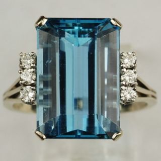 Estate Art Deco 18K Gold 17 Ct Aquamarine Diamond Ring