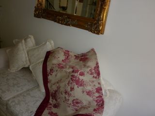This Laura Ashley French Toile Quilted Throw has Burgundy & Cream 