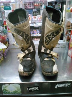 AXO RC5 DIRT BIKE MOTORCYCLE BOOTS SIZE 10 OR 44 DAMAGE GOOD FOR PARTS 