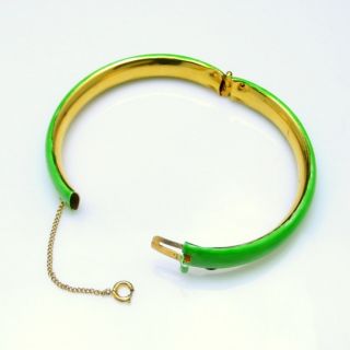   Enamel Goldtone Hinged Bangle Bracelet Safety Chain Very Mod