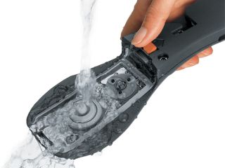 Easy to clean, simply remove handle and rinse under running water.