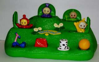 1999 THE TELETUBBIES MAGICAL HILLS POP UP TOY GAME BY RAGDOLL DIPSY 