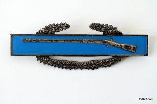 Offering for sale a sterling silverUS Military blue rifle badge. 3 