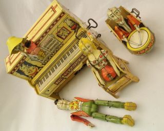 1945 Unique Art Lil Abner Dogpatch Band Tin Windup Toy works