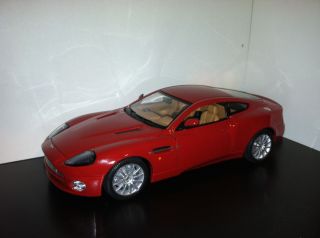 18 Bburago Aston Martin Vanquish Red RARE Die Cast Car