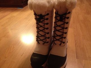 New Baffin Women Boots White Size 10