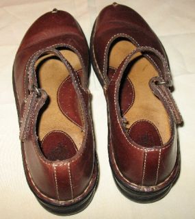 New (No Box) Brown leather maryjane shoes by Bjorndal, in a size 8M 