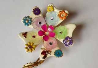 The Best 1960s Mod Flower Power Pin Ever Enameled Bees Blooms Plastic 