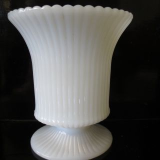 BRODY COMPANY RIBBED URN STYLE MILK WHITE VASE MADE IN THE USA EXL 
