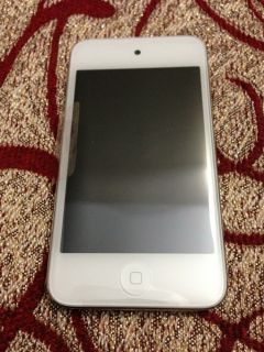 Apple iPod Touch 4th Generation White (8 GB) (Latest Model)W/One Yr 