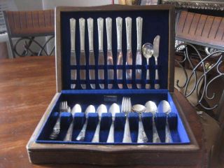   50 PC Set Guild Cadence 1932 Wm Rogers Sectional Is with Case