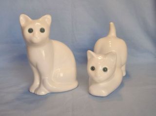 Pair_of_White_Ceramic_Art_Pottery_Kittens_Cats__1