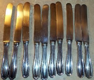 12 Vintage W M ROGERS AND SON AA Knives  REDUCED