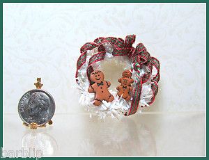 Dollhouse Miniature White Christmas Wreath with Gingerbread Boys 1 