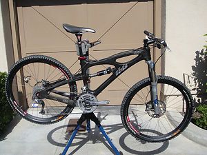   Carbon Size Small 2010 XTR Chris King Low Miles Nice Condition