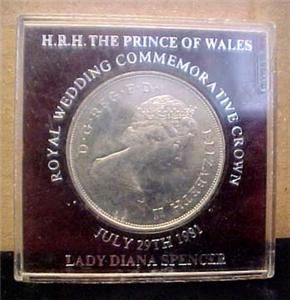 Charles Diana Royal Wedding 1981 Commemorative Crown in Lucite 8112 