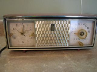 Zenith Vintage Clock Tube Radio Bakelite Case Burgundy