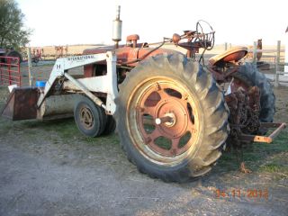  M Farmall with Loader