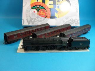 HORNBY R2329M THAMES CLYDE EXPRESS TRAIN PACK