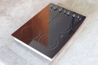 30 GE Profile Smoothtop Glass Electric Cooktop Black JP940