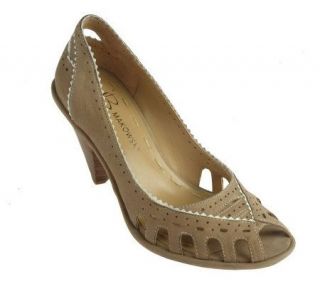 Makowsky Leather Perforated Heels with Contrast Detail   A213901