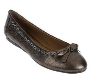 Makowsky Leather Flats with Bow & Chain Detail —