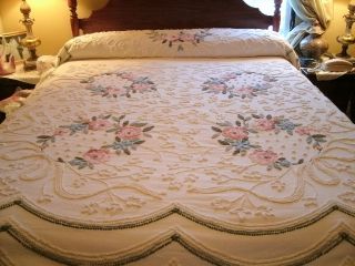 Vintage Cabin Crafts Chenille Bedspread Pretty