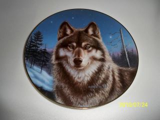  Hamilton Collection "Winter Solitude" Wolf Plate