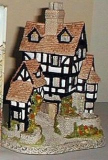 Squires Hall   David Winter Cottages Collection   Retired 1990   Mint