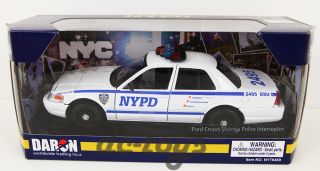 Daron Ford Crown Victoria NYC NYPD Police Interceptor 1 24 diecast Car
