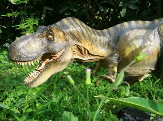 Jurassic Park Running Tyrannosaurus Dinosaurs Statue 1 18