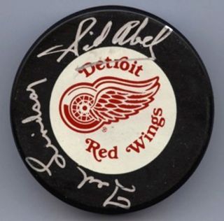 SID ABEL & TED LINDSAY SIGNED DETROIT RED WINGS OFFICIAL PUCK