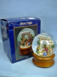 Dept56 Silent Night Lighted Musical Snow Globe 39994 1999
