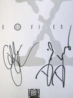   GILLIAN ANDERSON and DAVID DUCHOVNY X FILES SIGNED SCRIPT COVER PAGE