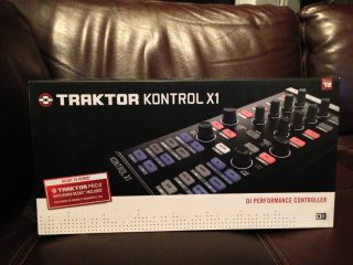 Native Instruments Traktor Kontrol X1 DJ Performance Controller