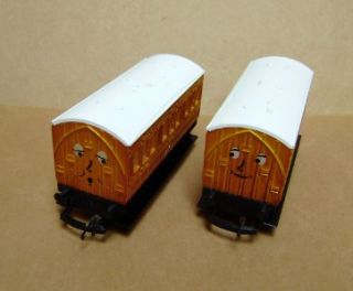 Thomas The Tank Engine HO Annie & Clarabel Passenger Coaches Trains by