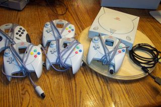 SEGA DREAMCAST SYSTEM WITH 5 CONTROLLERS POWER SUPPLY MEMORY CARD