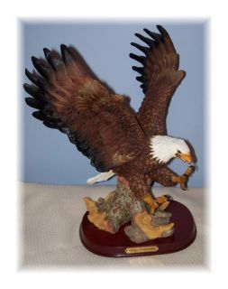 Wellington Eagle Statue Figurine on Wood Base in Box Bird Wildlife