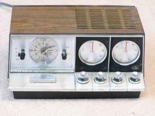 Vintage Elgin 10 Transistor Alarm Clock Am FM Radio