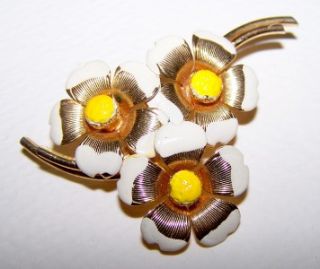 pretty daisy enamel flower brooch pin