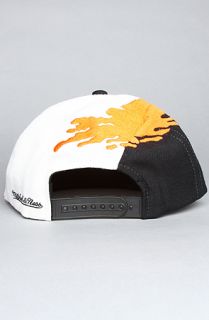 Mitchell & Ness The Philadelphia Flyers Paintbrush Snapback Hat in