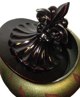  fancy resin lid is topped with a fleur de lis measures 9 dia x 11 h