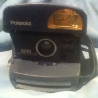 Polaroid (film 600) Camera (Instamatic Picture)
