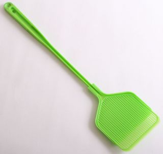 NEW PLASTIC FLY SWATTER WITH SPIKES GREEN WITH CLIP ON DUSTPAN
