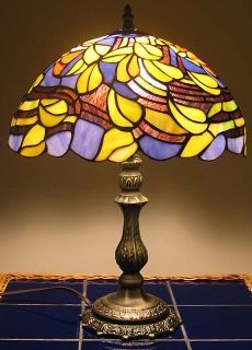 FLOWER & VINES FLORAL PATTERN TIFFANY STYLE LAMP   NEW IN BOX