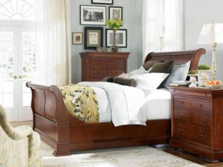 Thomasville Furniture King Street Cherry Sleigh Bed in Queen or King