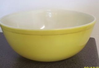Pyrex Primary Color Yellow Large Bowl 4 Quart Nice Mixing Ovenware
